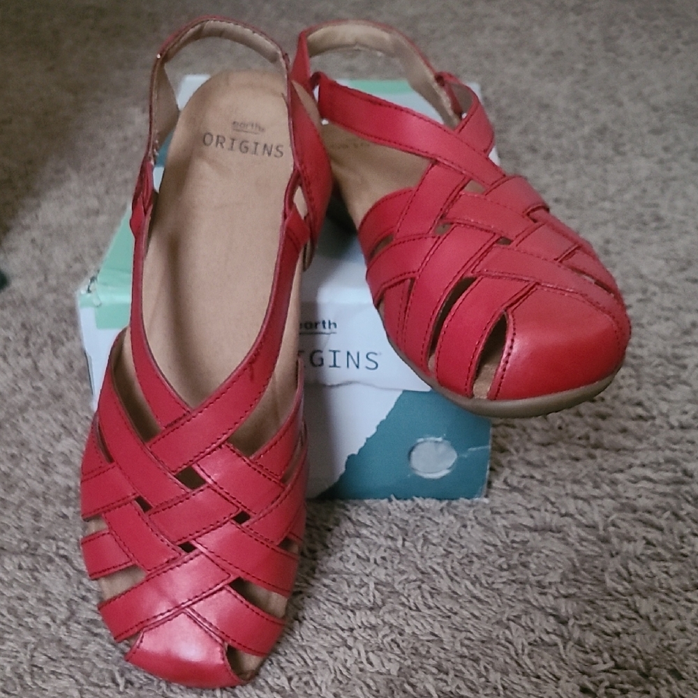 Earth Origins Women's Crimson Cross-Strap Leather Sandals,size 10.
